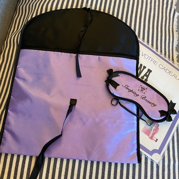 ANNA SUI Sleeping Beauty Eye Mask Cover with Pouch - Picture 3 of 7